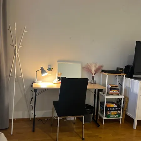 Cozy Private With Balcony In A Shared إسبو