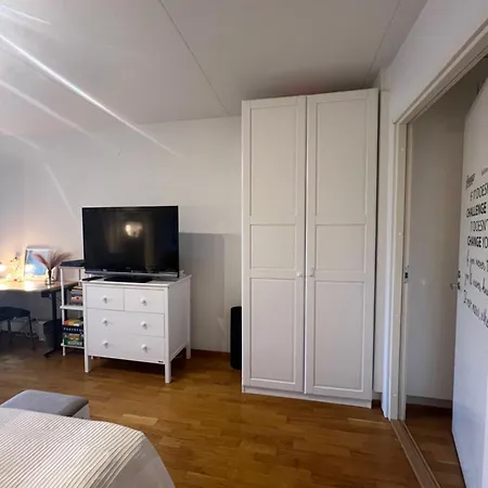 بيت ضيافة Cozy Private With Balcony In A Shared إسبو