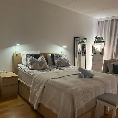 Cozy Private With Balcony In A Shared * إسبو