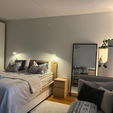 Cozy Private With Balcony In A Shared بيت ضيافة